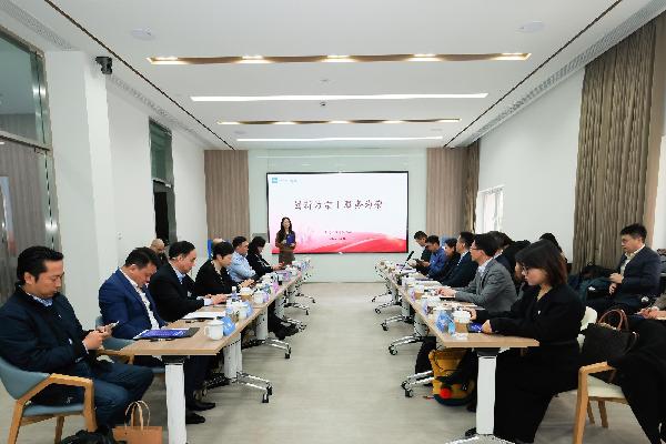 阿斯利康中國(guó)總經(jīng)理林驍帶隊(duì)參訪上藥云健康“益藥·綜合旗艦體”，共筑醫(yī)藥創(chuàng)新服務(wù)新生態(tài)